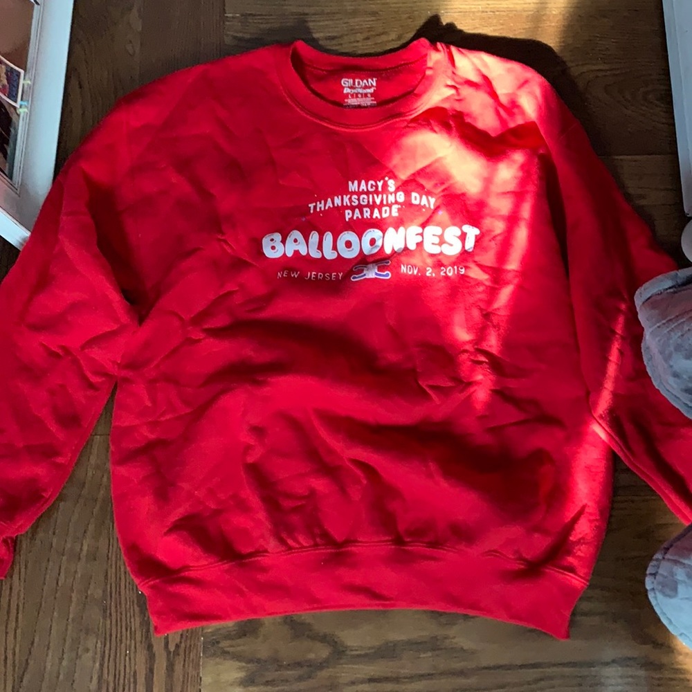 AUTHENTIC Macy’s Balloonfest crewneck sweatshirt